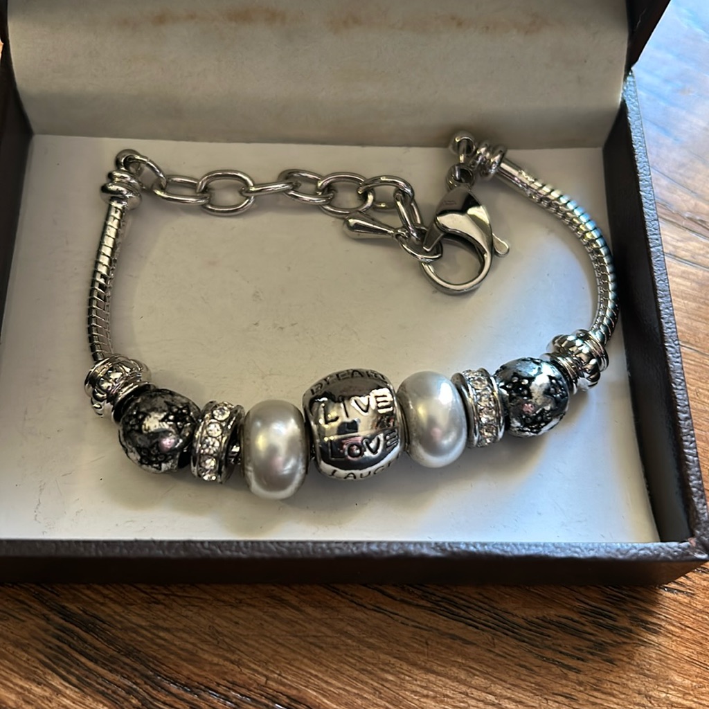 Bella Perlina Bracelet Live Love Dream 10$